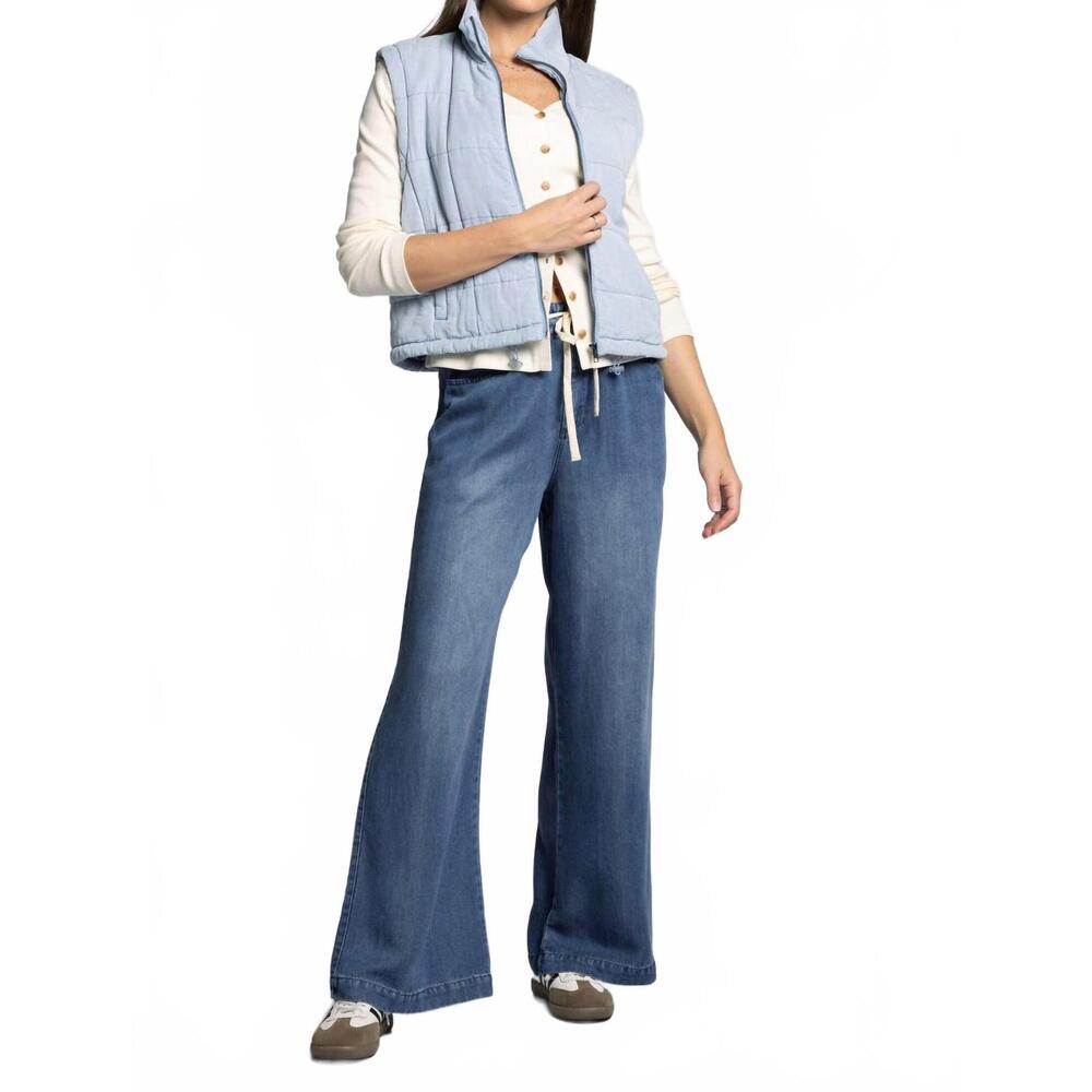 NEW THREAD & SUPPLY brina quilted denim zip-up vest in chambray blue - Picture 2 of 4